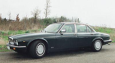JAGUAR Sovereign V12 TWR - 1987.jpg (22833 bytes)